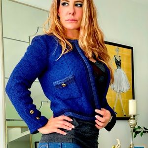 Super cute CHANEL boutique cropped Vintage jacket and skirt!